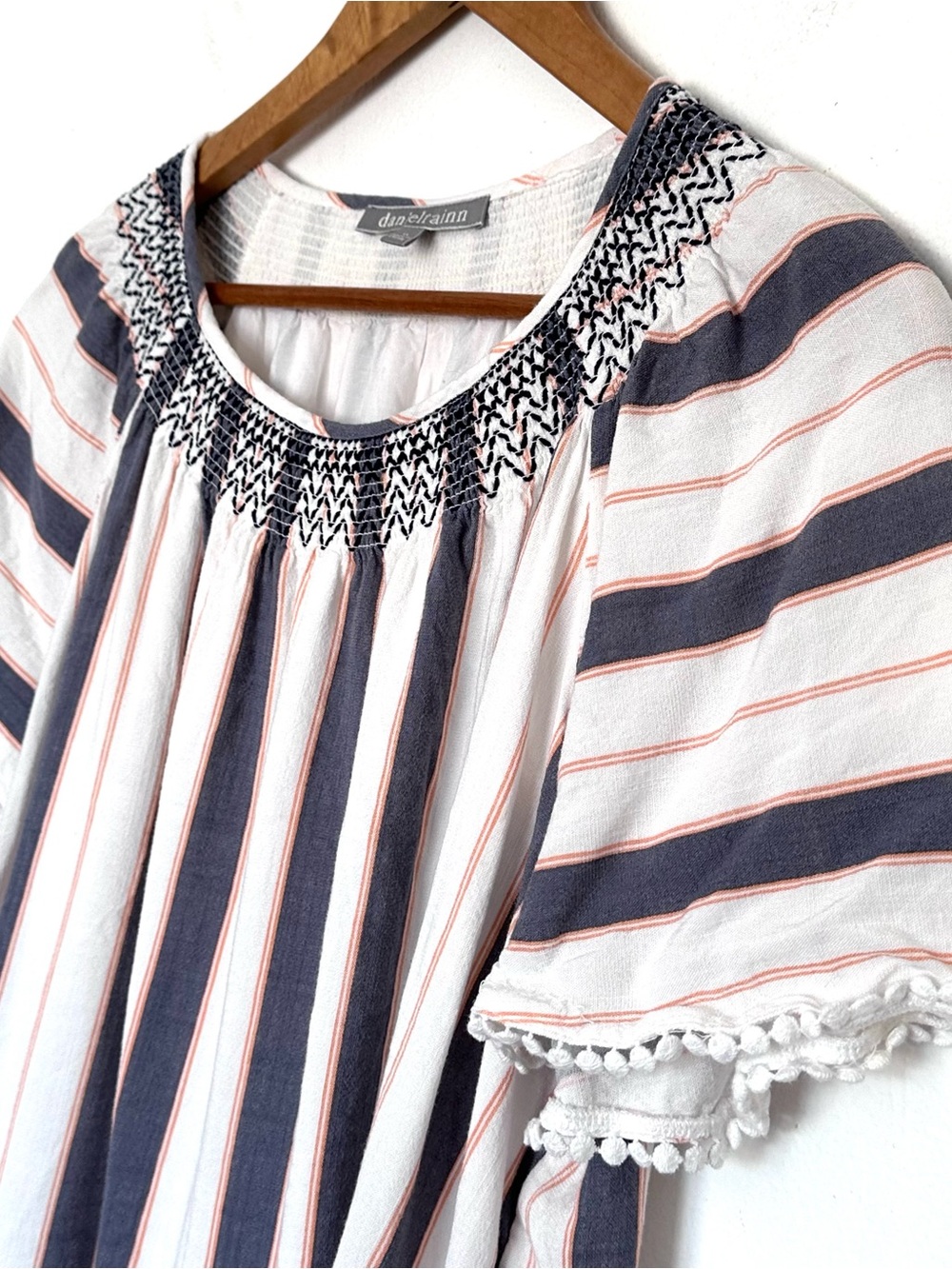Daniel Rainn Shirt Women’s XL Striped Smocked Rayon Short Sleeve Lightweight Top - Picture 3 of 6